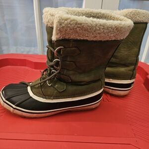 Portland Boot CompanyWomen's Winter Boots with Faux Fur - Green & Black Size 10